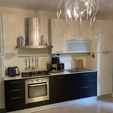 La Perla Del Garda - Exclusive & Pool Waterfront Apartment Peschiera del Garda