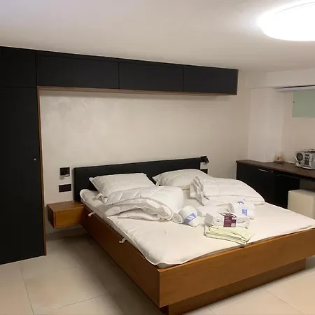 아파트 La Perla Del Garda - Exclusive & Pool Waterfront